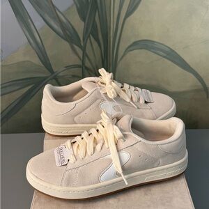 Sketchers Men’s Cream Sneakers NWT , size 10, Air cooled, memory foam